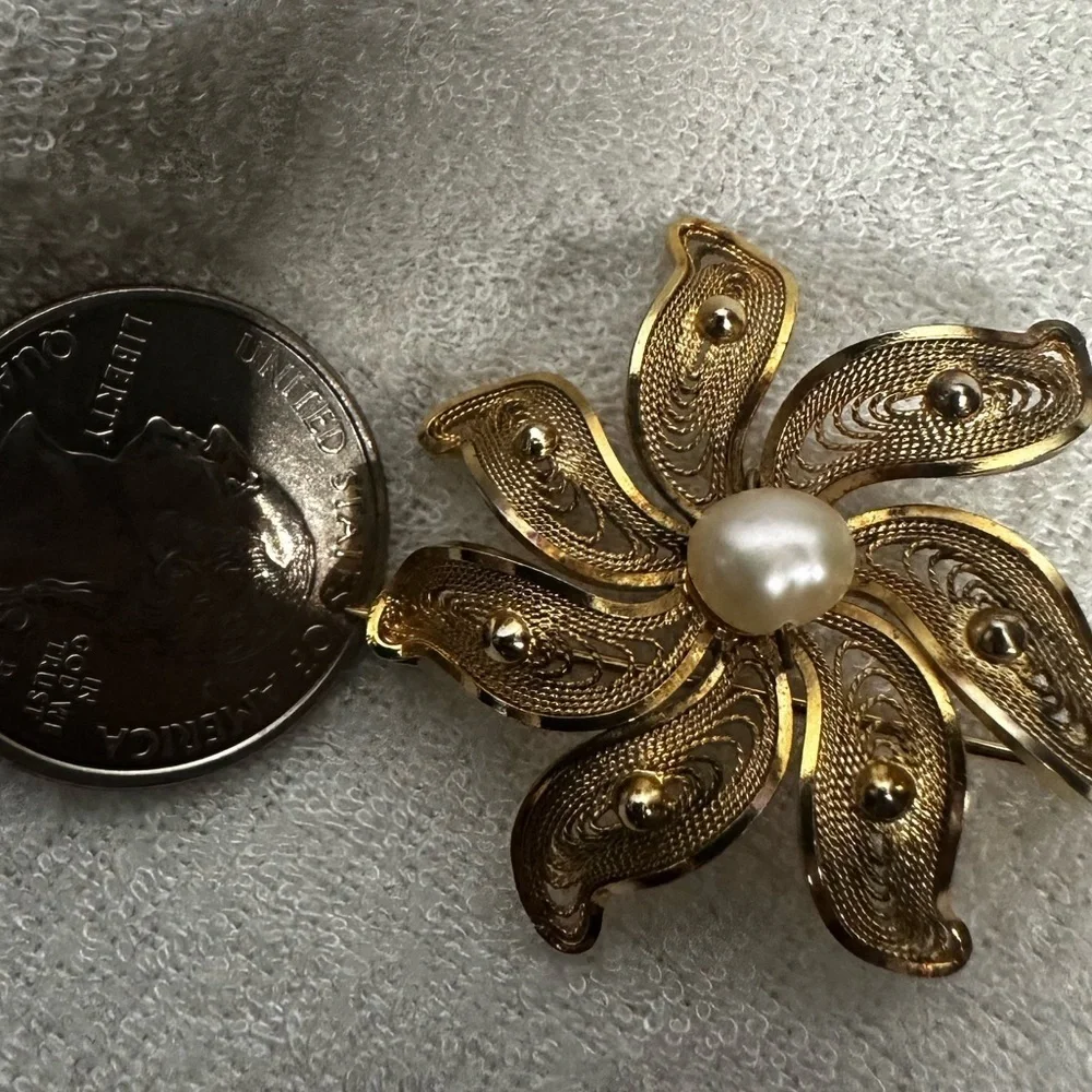 DIXELLE 12k Gold Filled Filigree Floral Brooch with Pearl Center